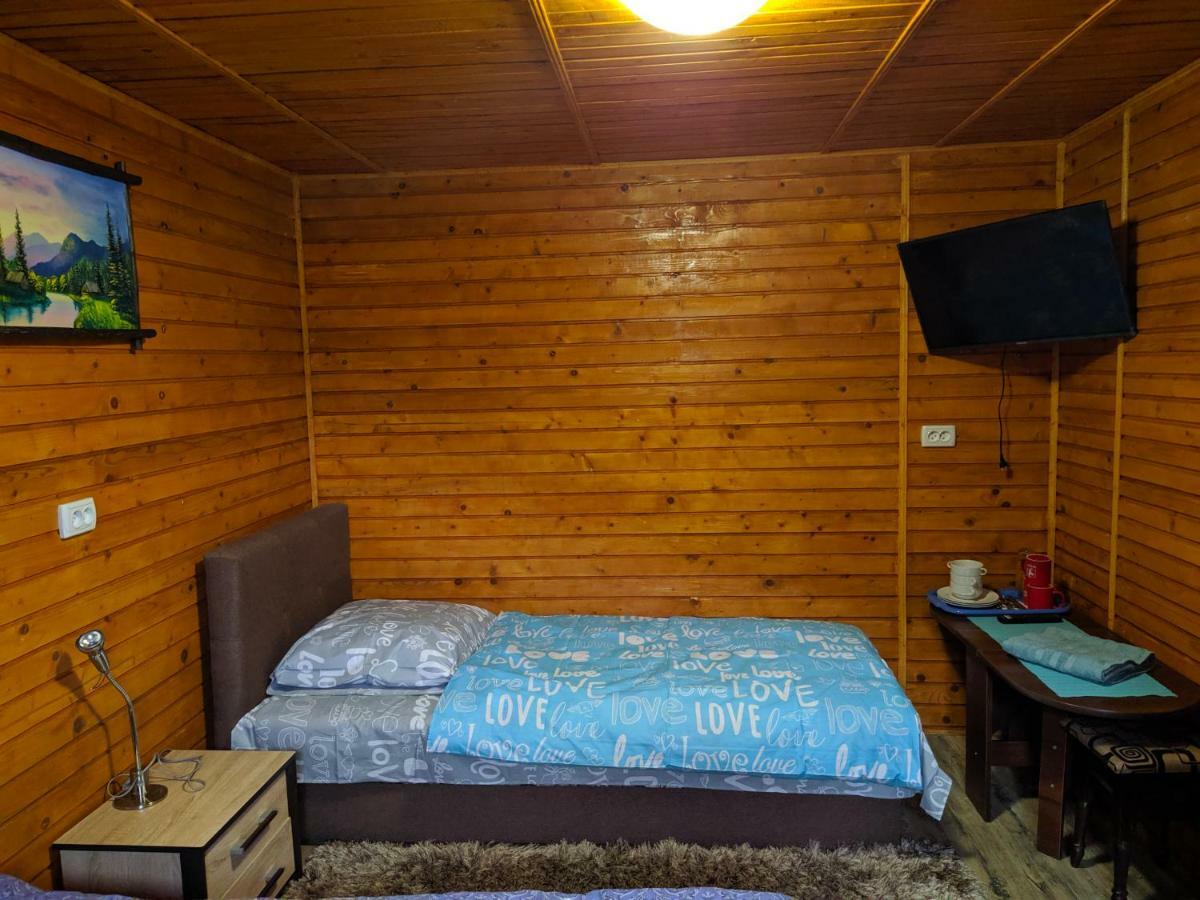 У Оксани Guest House Kvasy Exterior photo